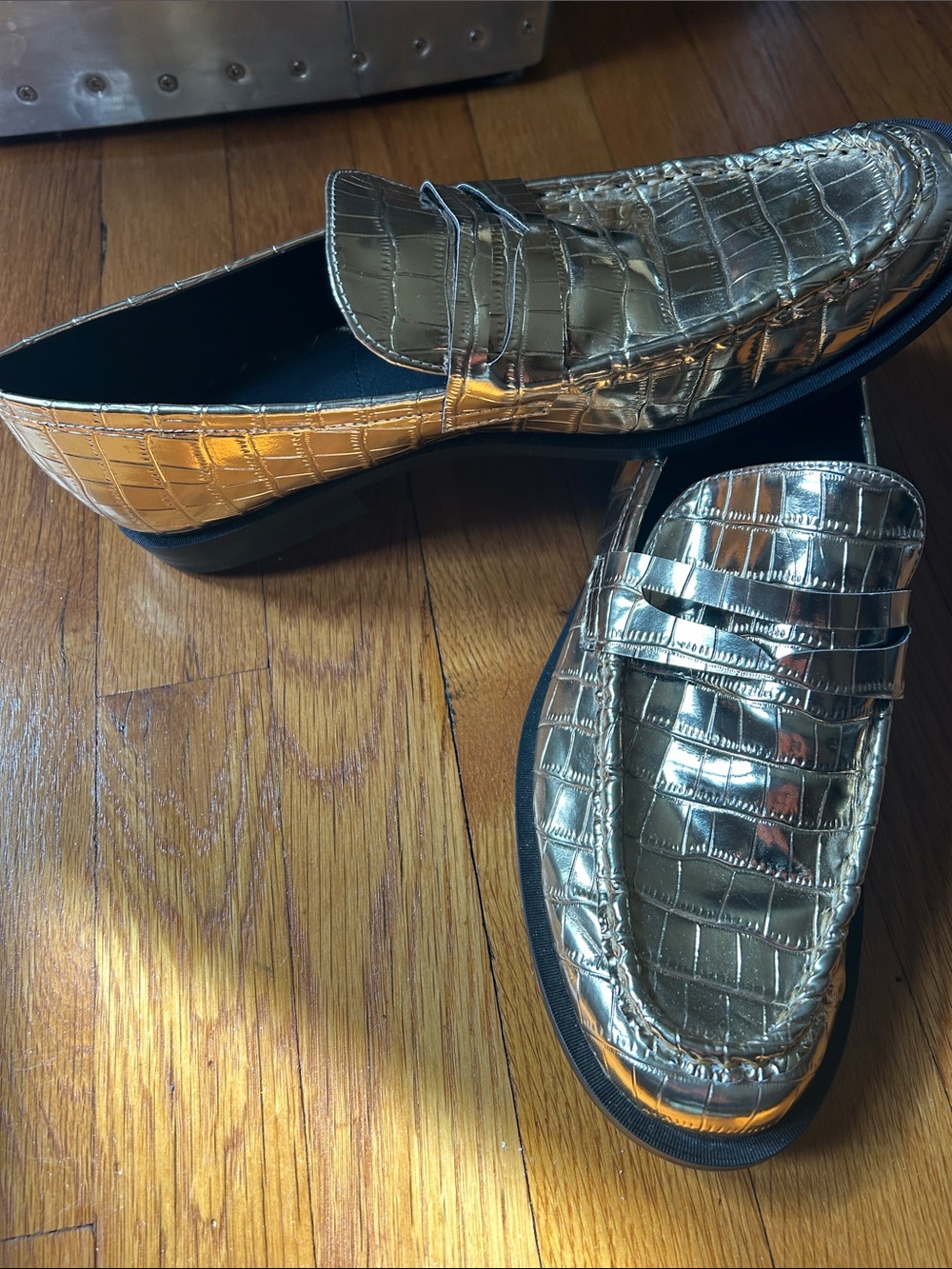Zara like new! Gold Metallic Croc-Embossed Slip-On Loafers